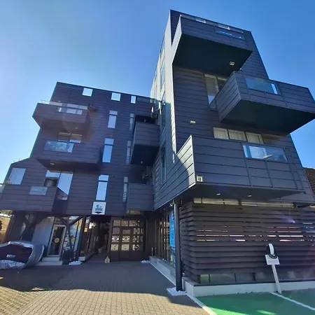 شقة فندقية Steel Residence- Tesla Drive Experience 3*