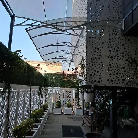 Steel Residence- Tesla Drive Experience شقة فندقية 3*