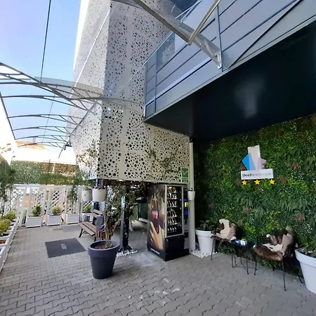 Steel Aparthotel-free Evcharging & Parking מלון דירות 3*