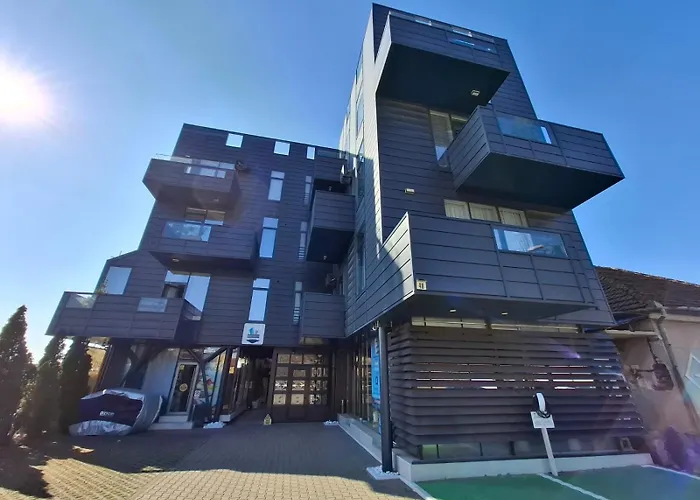 מלון דירות Steel Residence- Tesla Drive Experience 3*