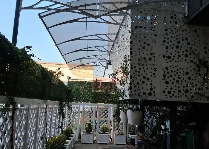 Steel Residence- Tesla Drive Experience מלון דירות 3*