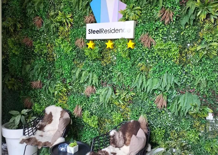 Steel Residence- Tesla Drive Experience מלון דירות