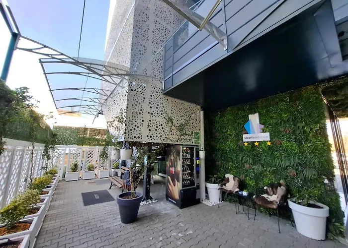 Steel Residence- Tesla Drive Experience מלון דירות 3*