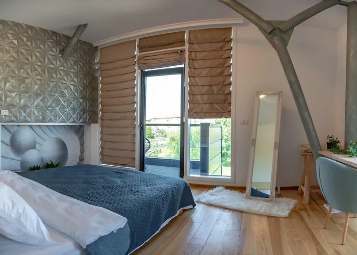 Steel Residence- Tesla Drive Experience טימישוארה