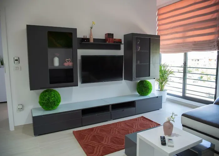 Steel Residence- Tesla Drive Experience 3* טימישוארה