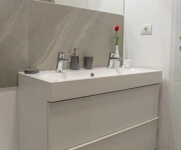 Steel Residence- Tesla Drive Experience