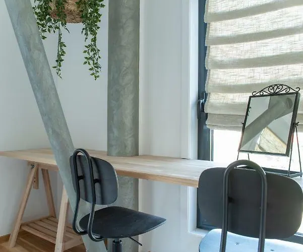 Steel Residence- Tesla Drive Experience 3*