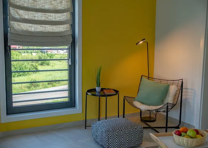 Steel Residence- Tesla Drive Experience מלון דירות