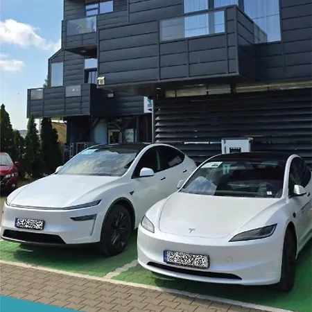 Steel Residence- Tesla Drive Experience Aparthotel
