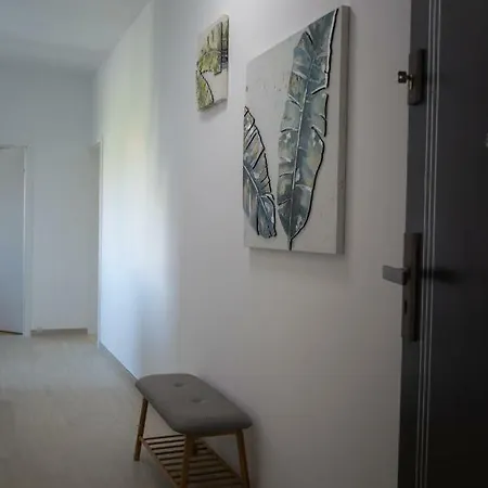 Steel Residence- Tesla Drive Experience Aparthotel 3*
